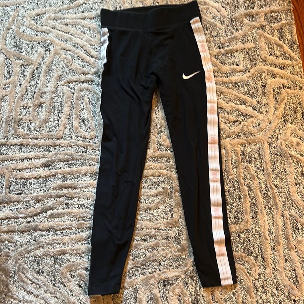 Black Nike leggings